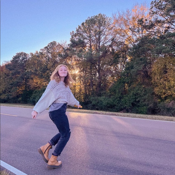 meet me✨ like this to bookmark my closet ;) - Picture 1 of 6